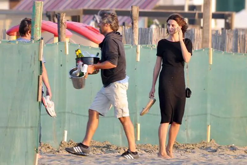 Catrinel Menghia la plaja