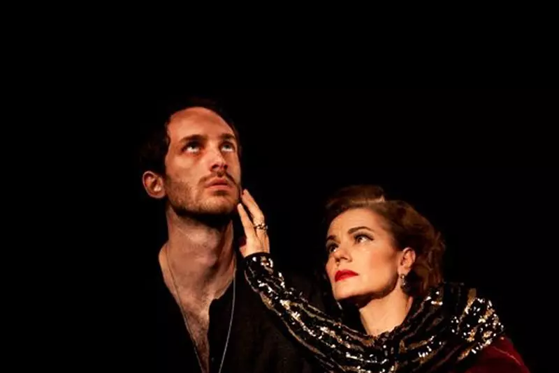 Marius Bodochi si Alexandra Murarus. Repetiti Hamlet in regia lui Marcel Top. Foto Cristina Tinta