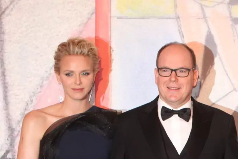 Membrii familiei regale a Principatului Monaco si designerul Karl Lagerfeld