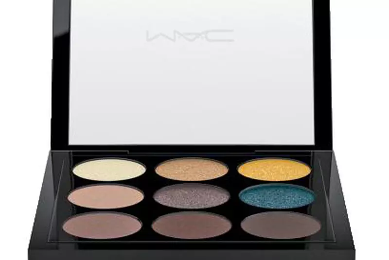 Mască regenerantă Recovery Mud Mask, -417, 279,99 lei (disponibilă în Sensiblu)