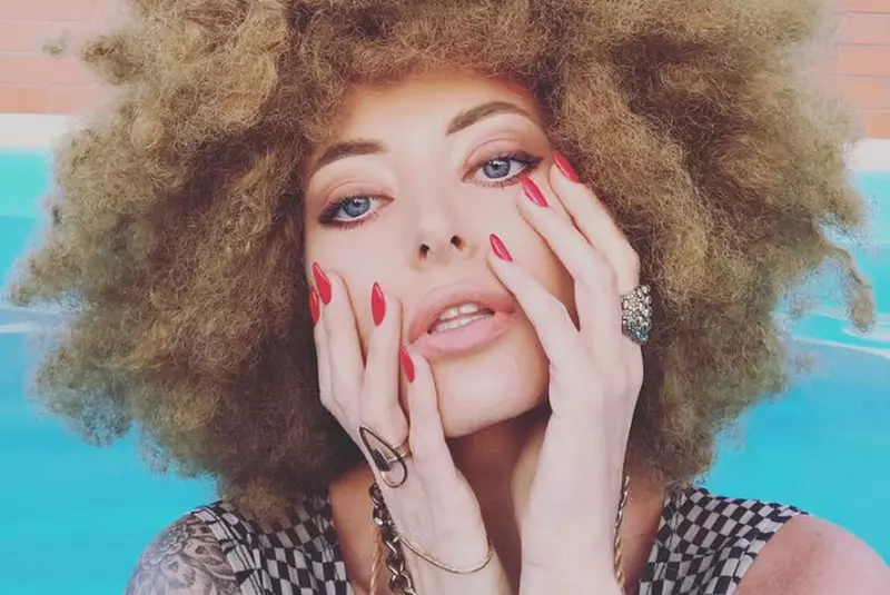 Motivul pentru care Delia poarta peruci 1