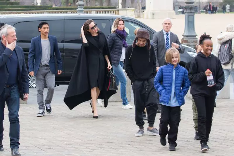 Angelina Jolie şi cei 6 copii ai săi