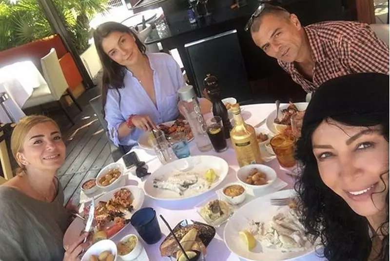 Mihaela, fratele si tatal sau