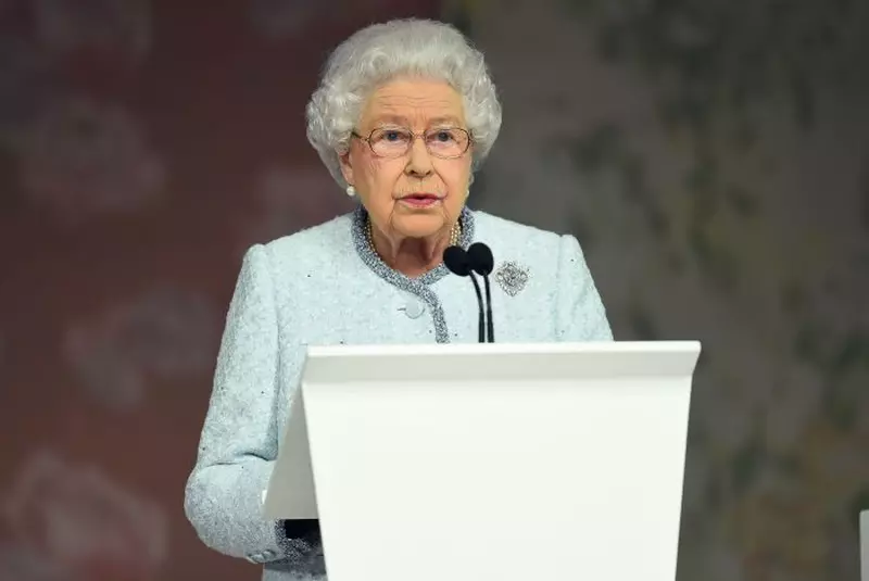 Regina Elisabeta la London Fashion Week