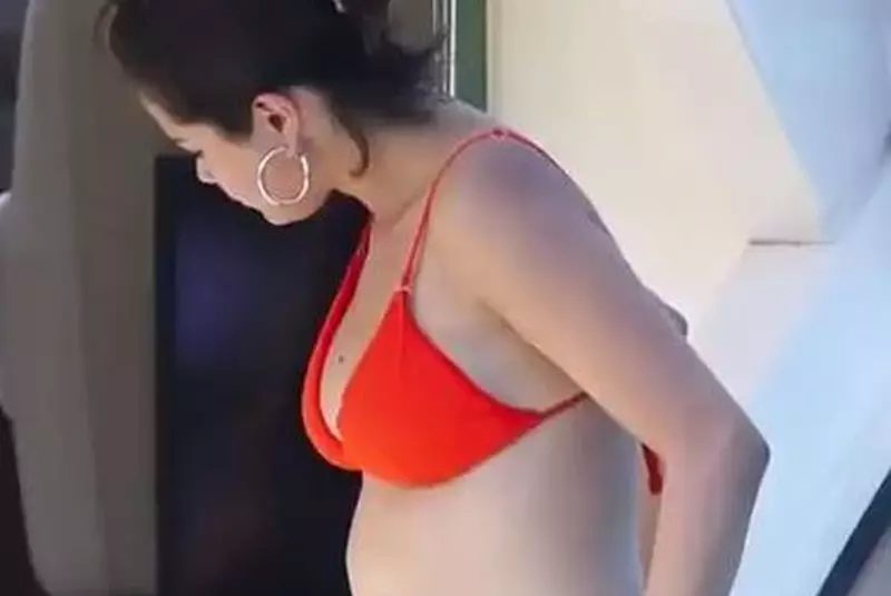 Selena Gomez a pierdut lupta cu kilogramele