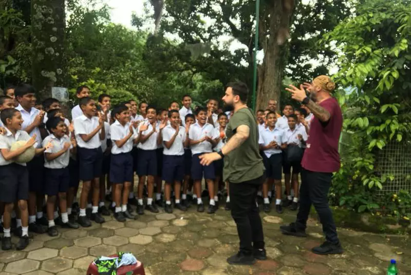 Surpriza la Asia Express