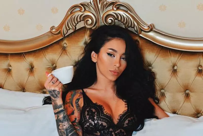 Ruby înainte de operațiile estetice