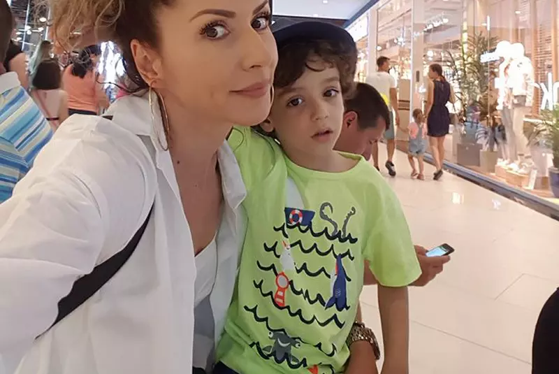 Iuliana Luciu şi tripleţii săi