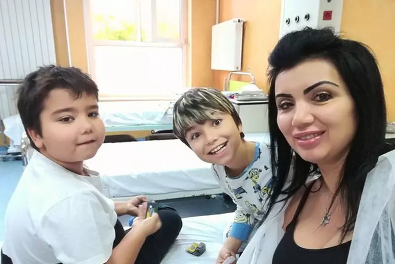 Adriana Bahmuțeanu și cei doi băieți