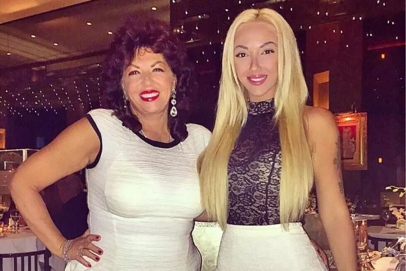 Carmen Harra și fiica ei