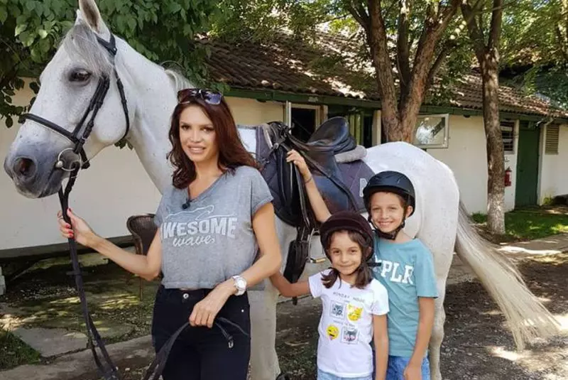 Cristina Spătar și cei doi copii
