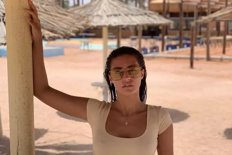 Antonia, sexy în Bora Bora