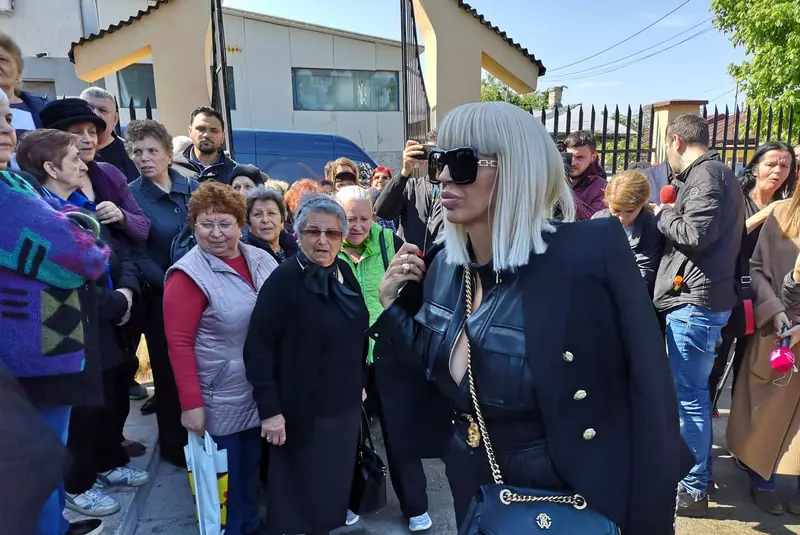 Iulia-Albu-la-inmormantarea-lui-Razvan-Ciobanu-2