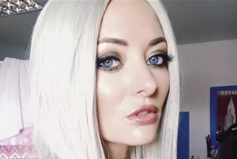 Delia are multe tatuaje