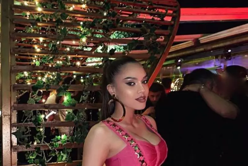 Karmen este însărcinată pentru prima oară