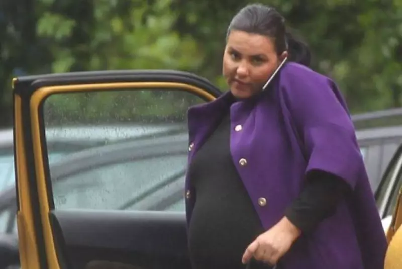 Lavinia Pîrva cu burtică de gravidă