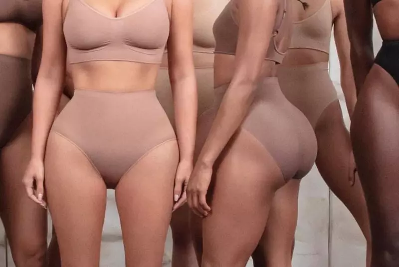 Kim Kardashian a stârnit un scandal monstru în Japonia cu colecţia de lenjerie intimă Kimono Intimates