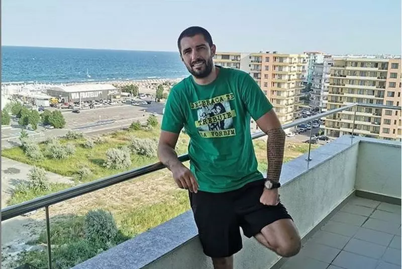 Fotografia prin care Cătălin Cazacu și-a anunțat fanii că iubește din nou.