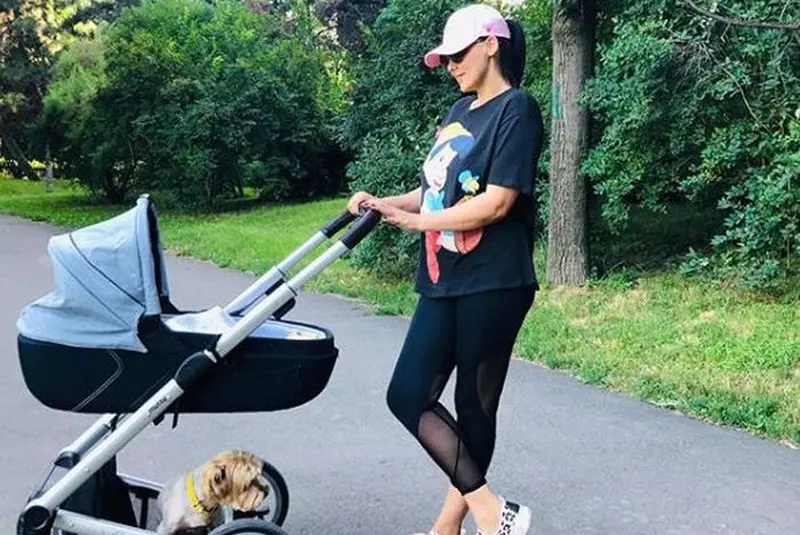 Lavinia Pârva, în rochie mini după ce a născut