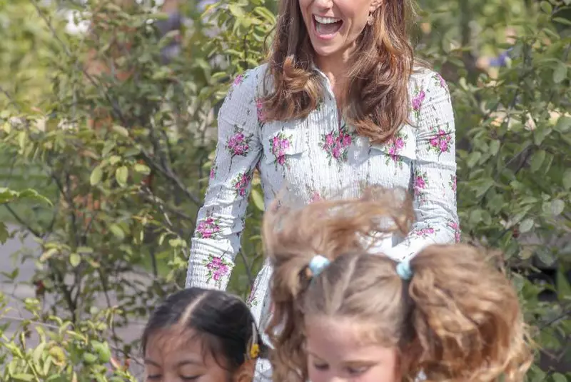 Kate Middleton a purtat cercei de 9 dolari!