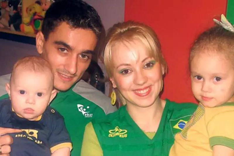 fotografia prin intermediul căreia Larisa a anunțat că este însărcinată.