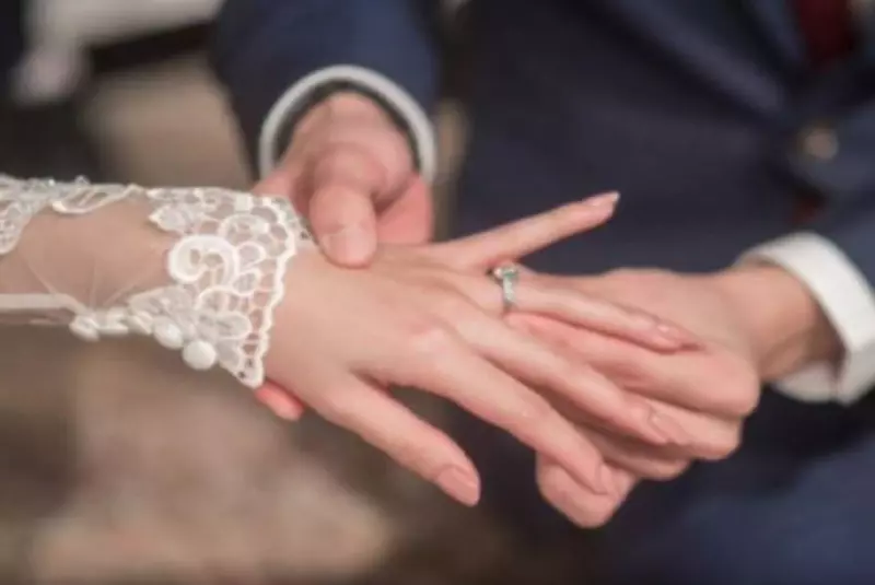 un fost primar s-a căsătorit cu nora lui