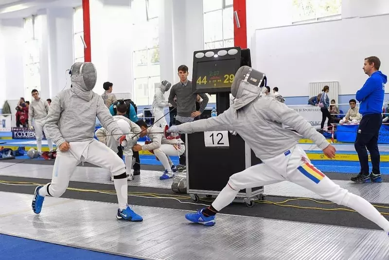 Fiul Iulianei Tudor practică scrimă