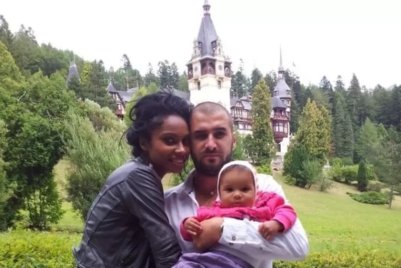 Laurette are mamă româncă și tată african