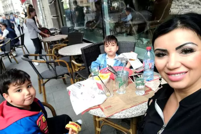 Adriana Bahmuțeanu și băieții săi