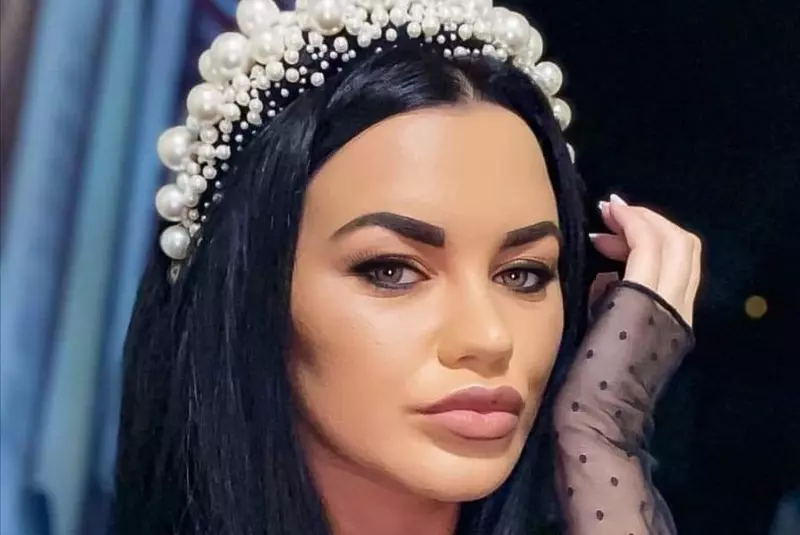 Carmen De La SÄƒlciua S A Fotografiat GoalÄƒ In AÈ™ternuturi FÄƒrÄƒ CuliÈ›Äƒ Sterp