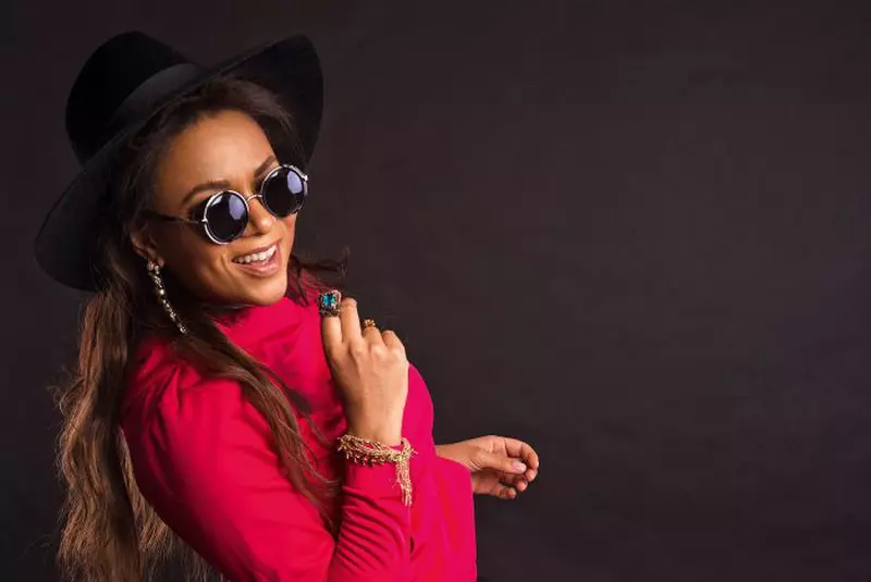 Nadine, pe vremea când făcea parte din Școala Vedetelor