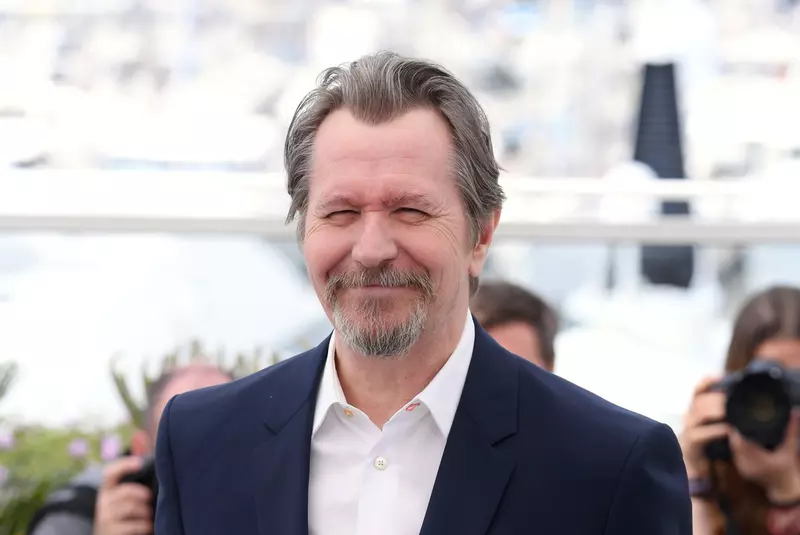 Bobby Păunescu va începe, din 2020, filmările pentru „Playground 30', în care joacă Robert de Niro şi Gary Oldman