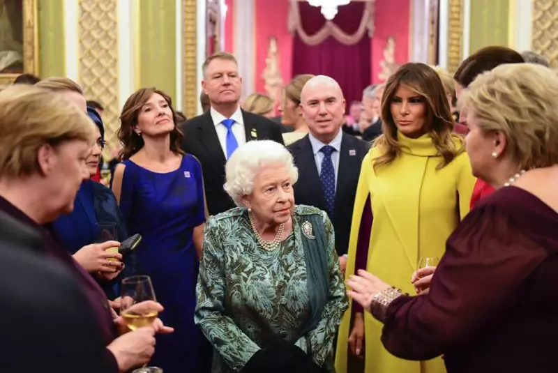 Regina Elisabeta a II-a, acompaniată de membrii familiei regale, a găzduit recepția liderilor NATO, la Palatul Buckingham, pe 3 decembrie.