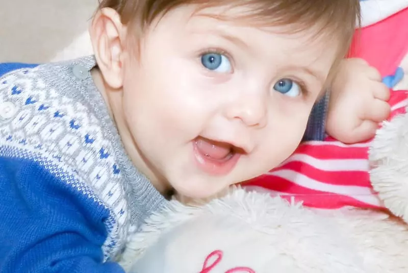 Simona-Gherghe-și-a-botezat-băiețelul-1