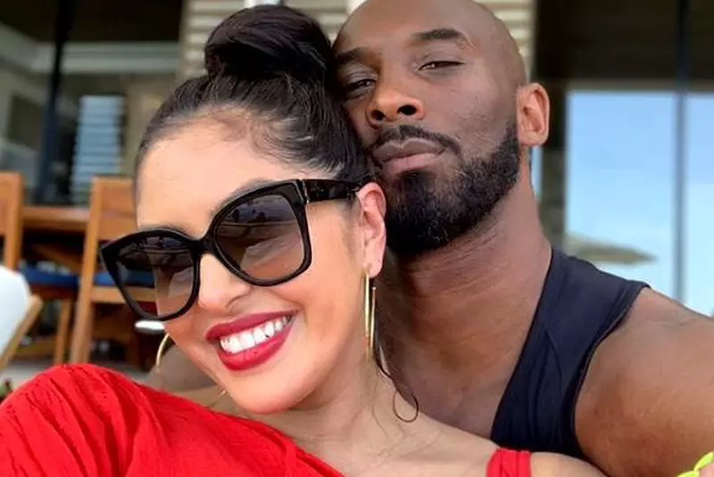 vanessa-bryant-vaduva-lui-kobe-bryant-si-a-dat-mama-afara-din-casa