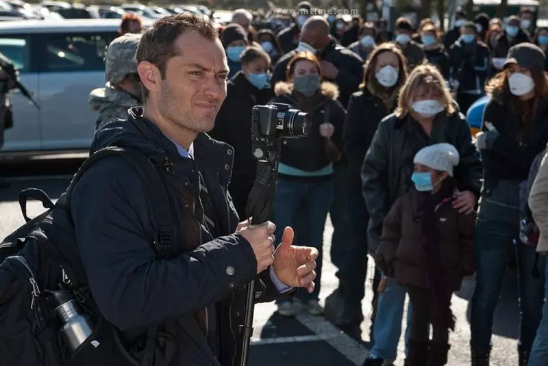 09virus-critic1-superJumbo