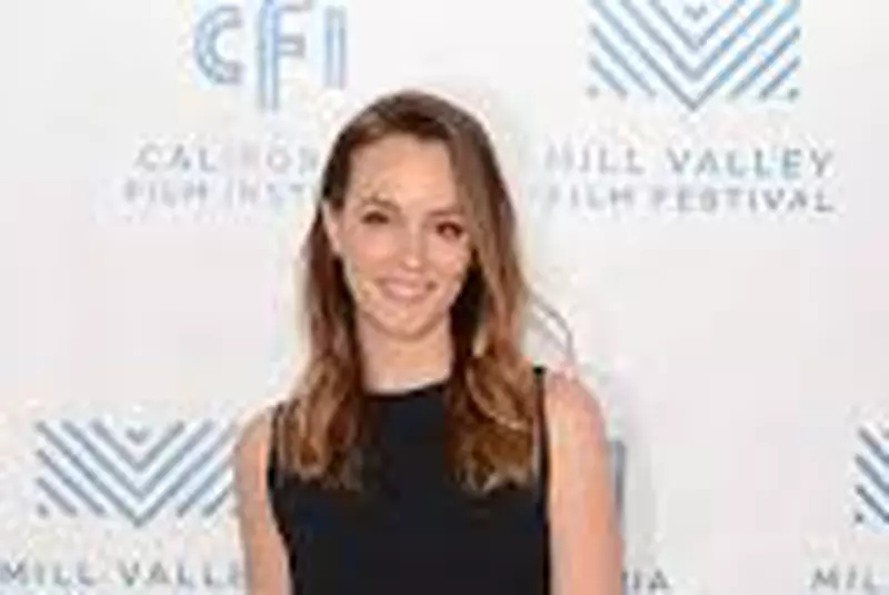 leighton-meester-and-adam-brody-photo