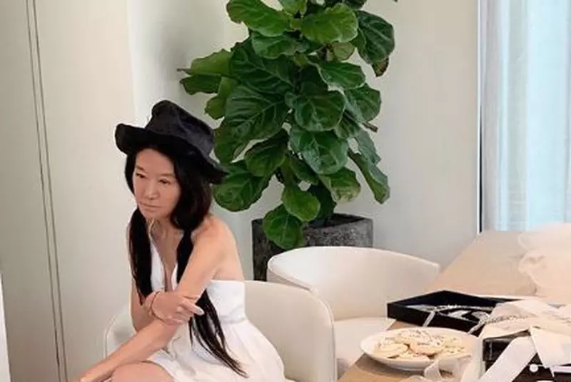 vera-wang-instagram-icon-120520-10