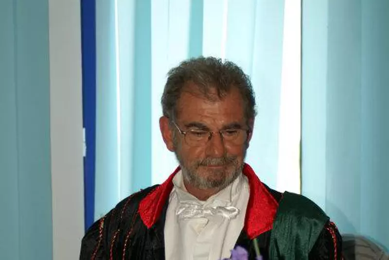 408437_2676440362281_97450071_n