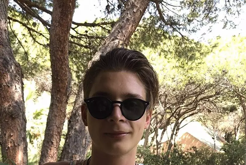 Brigitte-Năstase-si-Florin-Pastramă-alături-de-copiii-vedetei-2-1