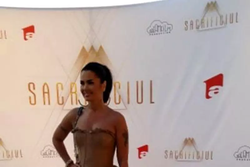 Oana-Zavoranu-site-dame-companie2