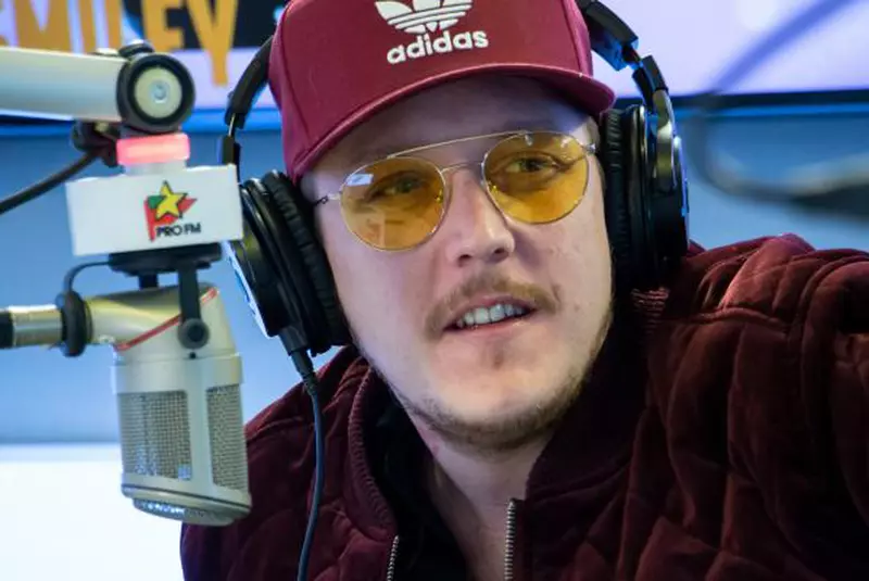 parintii-lui-what-s-up-au-ajuns-la-sectie.-dupa-ce-cantaretul-a-fost-luat-de-oamenii-legii-2