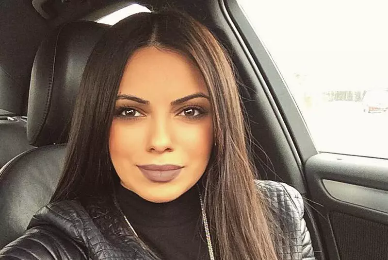 cosmina-adam-povestiri-din-viata-de-artista_size24