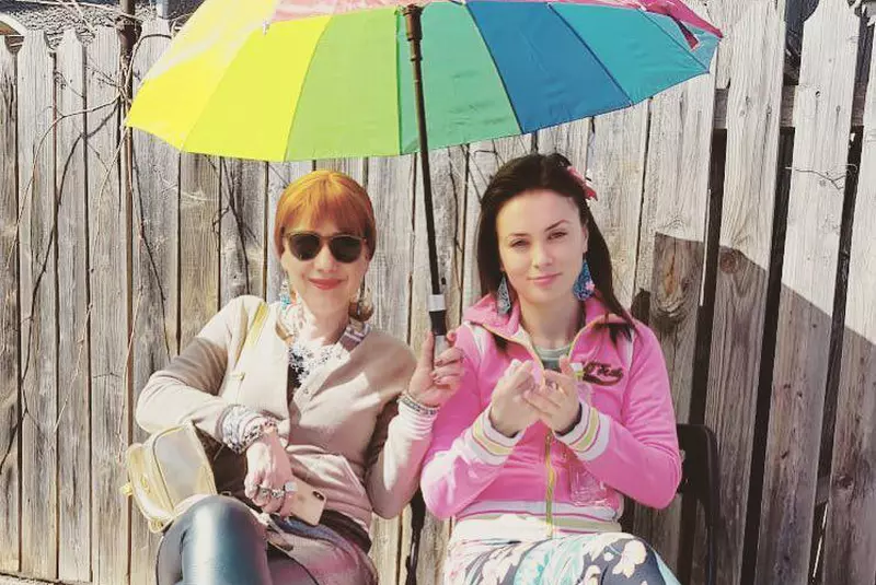 1Mirela-Oprisor-Aspirina-din-Las-Fierbinti-2