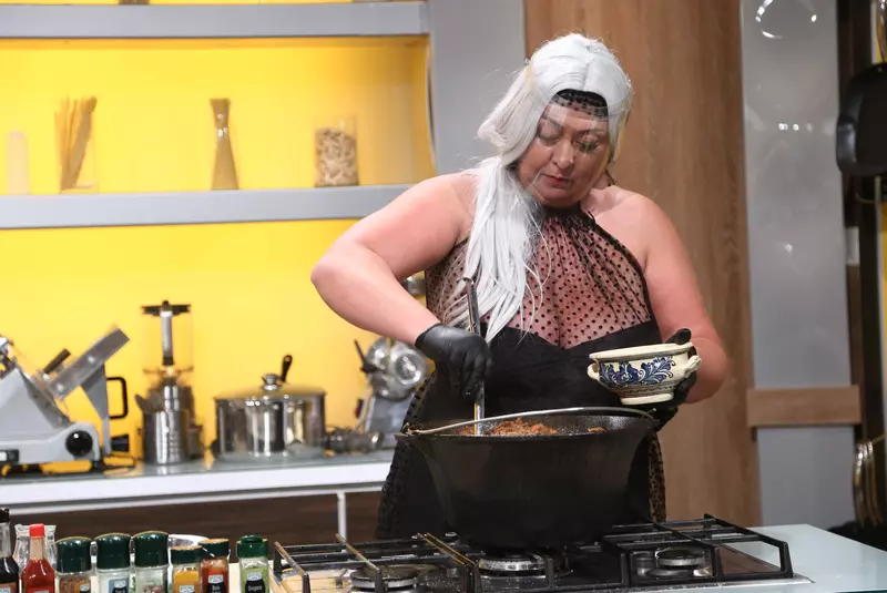 Melinda-Cutur-Chefi-la-cutite-1