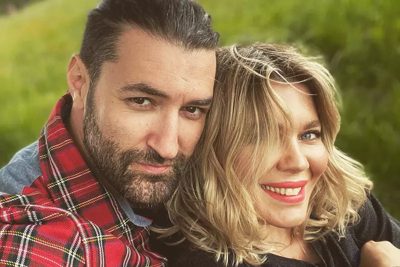 Gina-Pistol-însărcinată-1