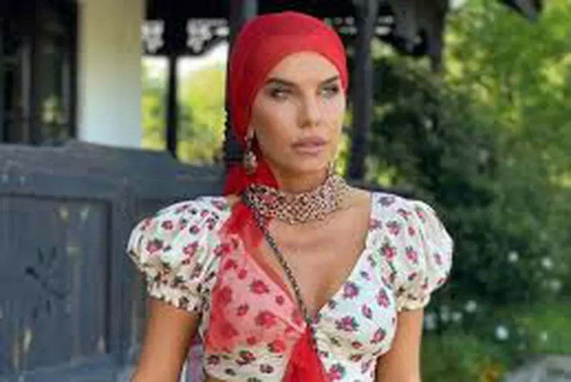 anna-lesko-a-pozat-topless-hp1-1280×720-1