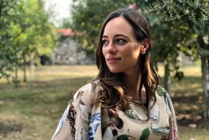 Alina-Binder-gravidă-2