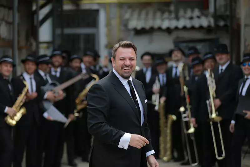 video-si-ingerii-au-demonii-lor-dan-bittman-a-plecat-de-acasa-nu-si-mai-ascunde-relatia-cu-monica-odagiu-1024×575