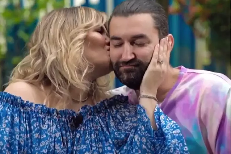 gina-pistol-si-iubitul-ei-smiley-1024×662